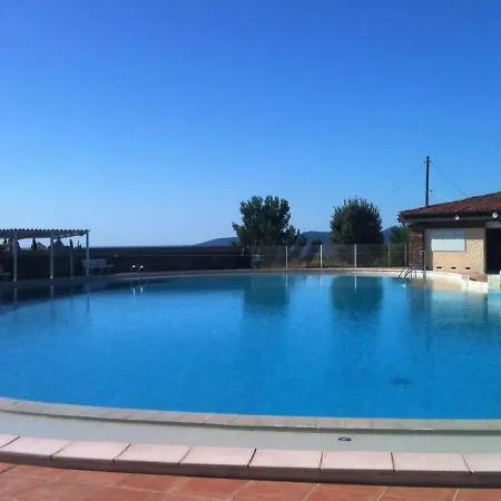 Charming On A Secured Private Domain With Large Swimming Pool Casa vacanze Fréjus