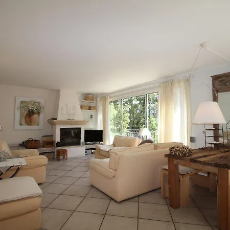 Charming On A Secured Private Domain With Large Swimming Pool * Frejus