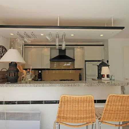 Charming On A Secured Private Domain With Large Swimming Pool Casa vacanze Fréjus